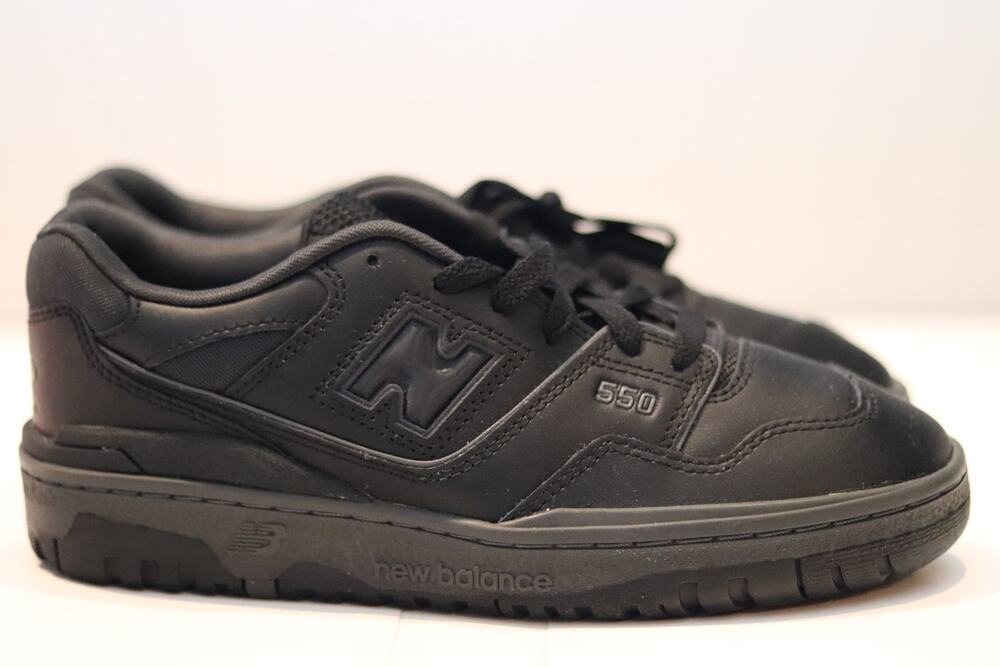 New Balance 550 Sz 7 - Black